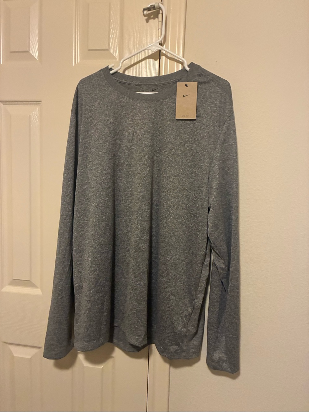 NWT Men’s Grey long sleeve tee